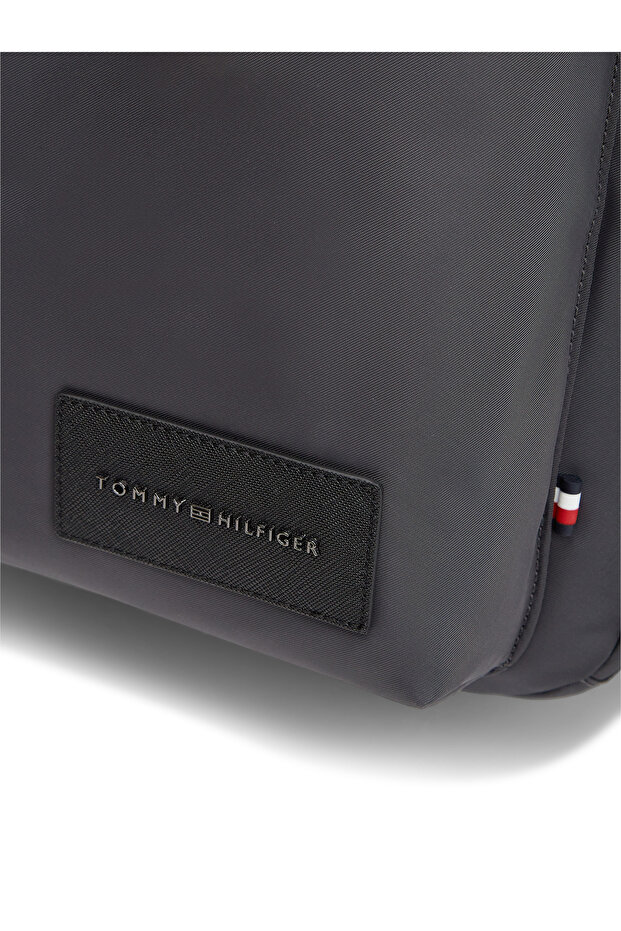 حقيبة ظهر على شكل قبة بشعار من القماش - 4