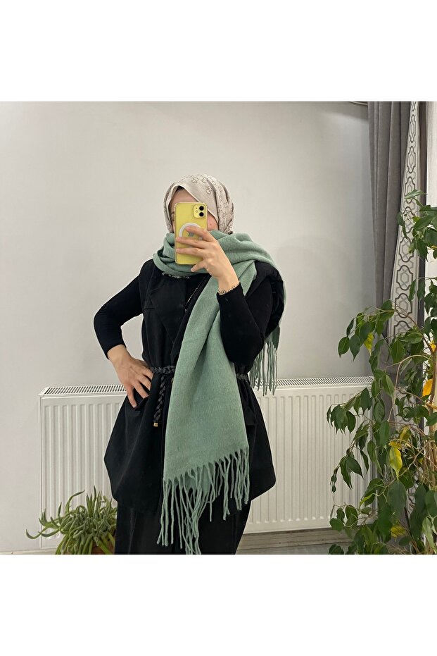 Women's Tasseled Boucle Scarf