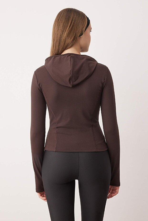 Kahverengi Soft Fırçalı Kumaş Kapüşonlu ve Reflektör Baskılı Örme Spor Ceket THMAW26SK00000 - 5