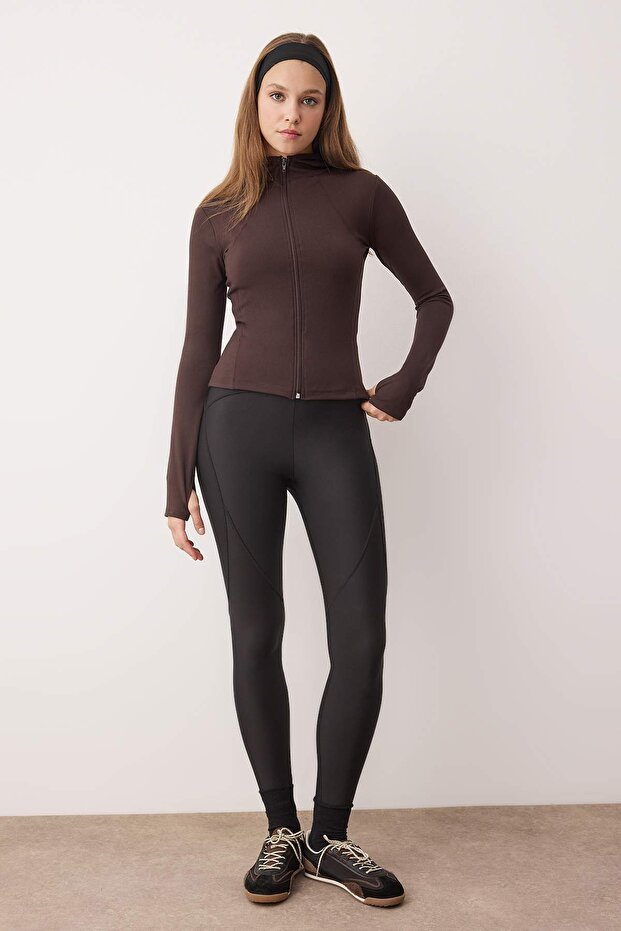 Kahverengi Soft Fırçalı Kumaş Kapüşonlu ve Reflektör Baskılı Örme Spor Ceket THMAW26SK00000 - 4