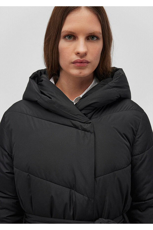 Kapucnis fekete pufferkabát 1110045 -900 - 5