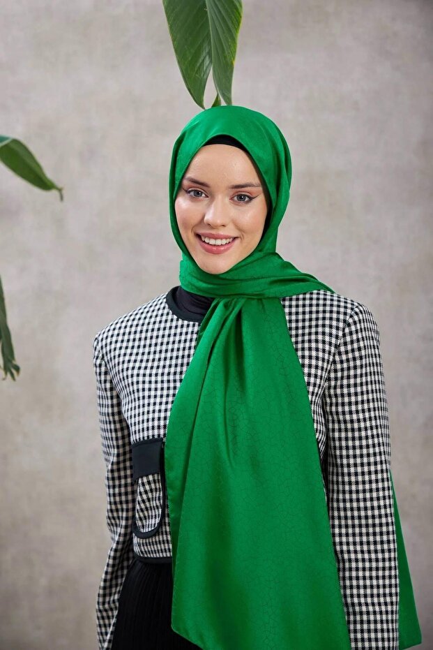 شال أليسا بنمط جاكار حريري أخضر 9003-04