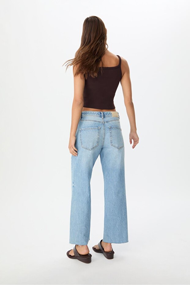D96 Straight Crop Jean - 4