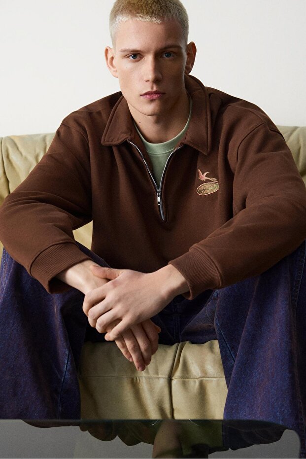 Grafik baskılı polo yaka sweatshirt - 5