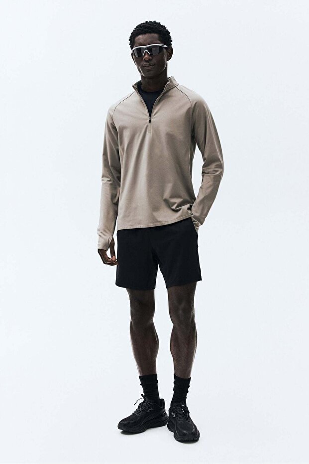 Sports shorts in DryMove™