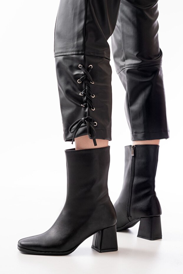 Zri̇n-032 Premium Black Heeled Zippered Women's Boots