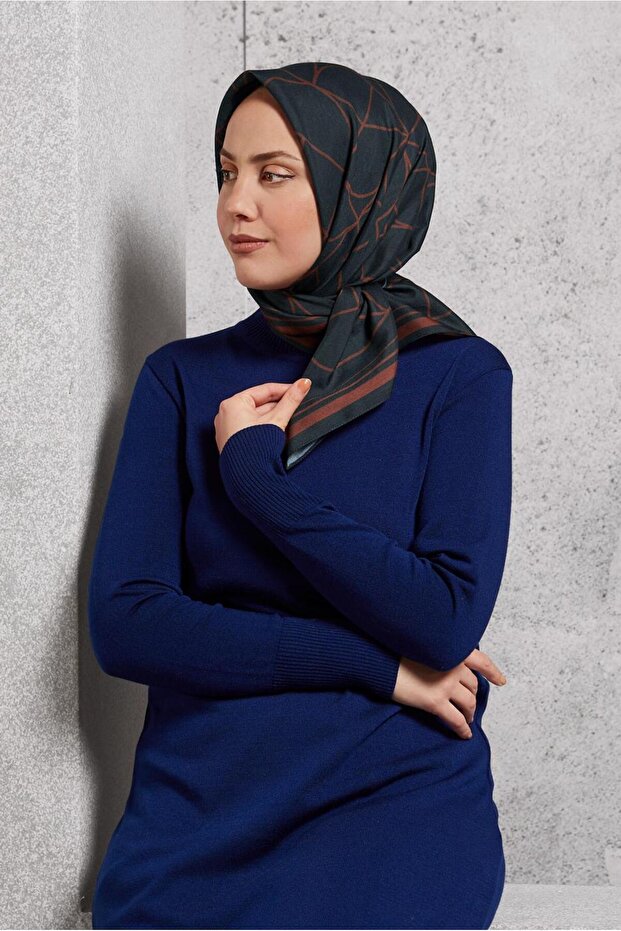 وشاح ألفينا منقوش 8507