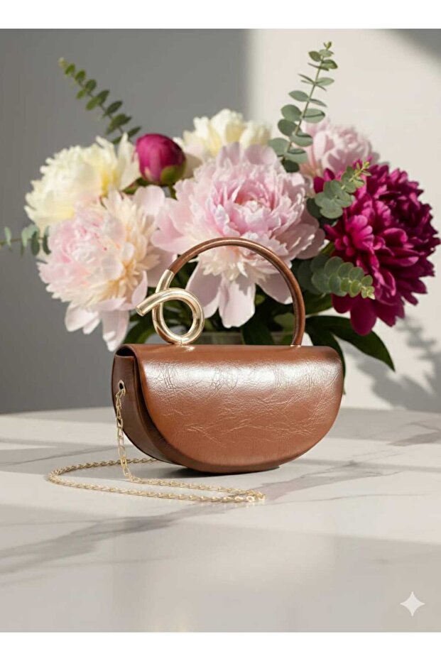 Modern Bag with Stylish Gold Details