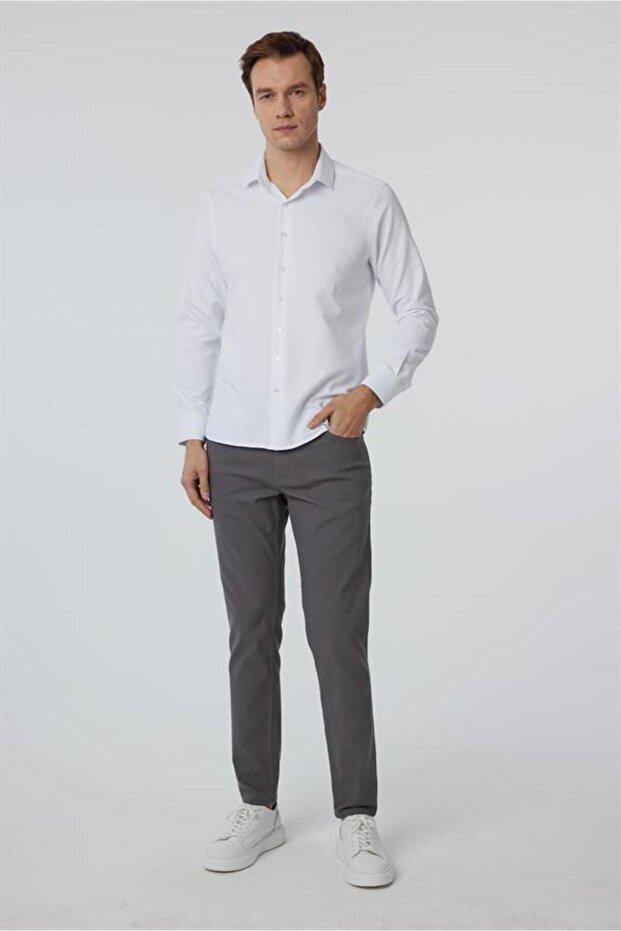 قميص دوبي ذو أساور مربعة الشكل - 7