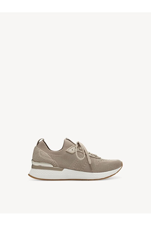 Sports shoes