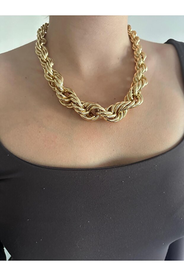 Gold Twist Necklace
