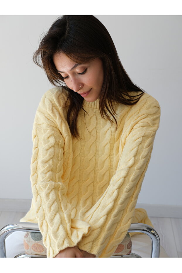 Una Fiaba - Yellow Oversize Soft Textured Hair Knit Crew Neck Women's Sweater