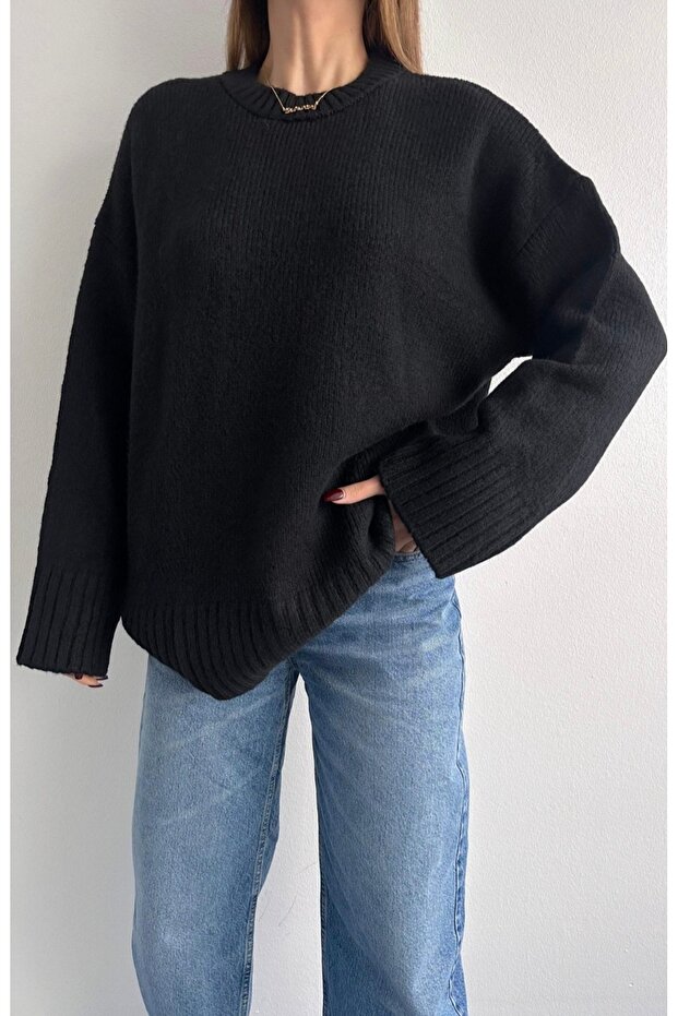 Women's Crew Neck Oversized Black Knitwear Sweater