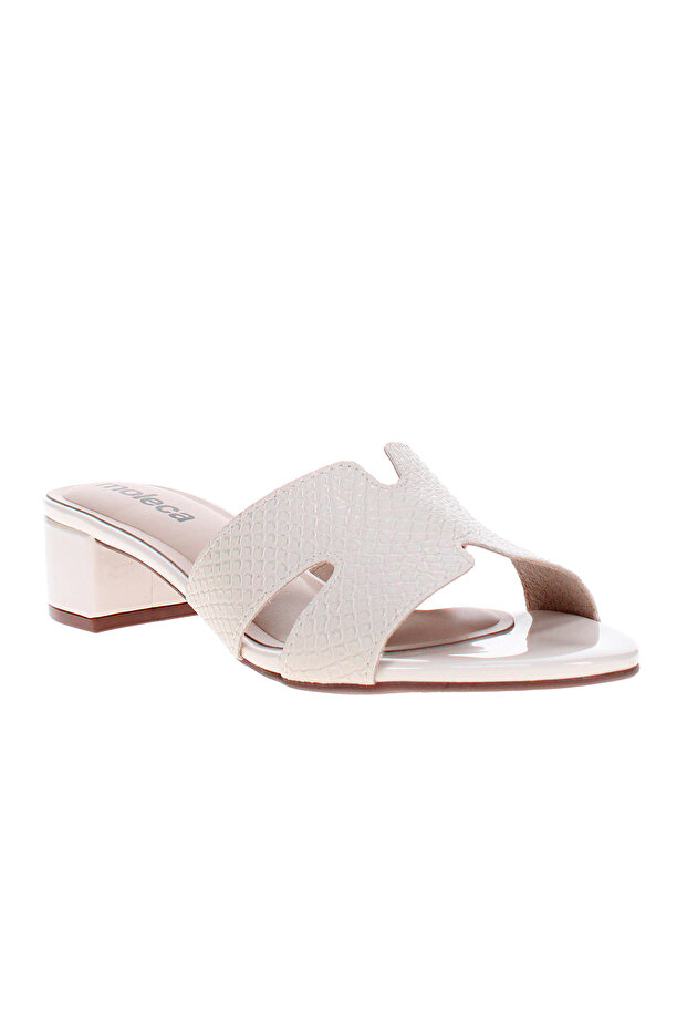 Low Heel Sandals for Women – Stylish & Comfortable Everyday Footwear
