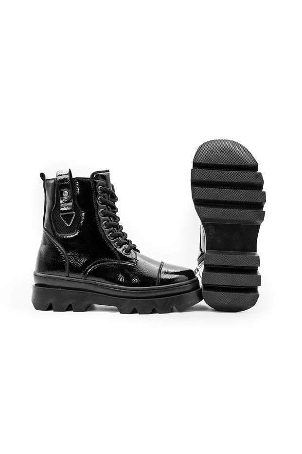 Girl's Cold Weather and Water Resistant Furry Inside Wrinkled Patent Leather Round Toe Black Boots