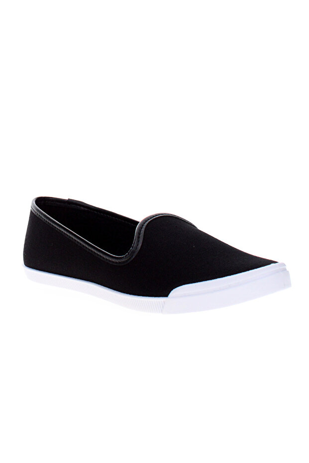 Flat Shoes for Women – Stylish & Comfortable Everyday Footwear