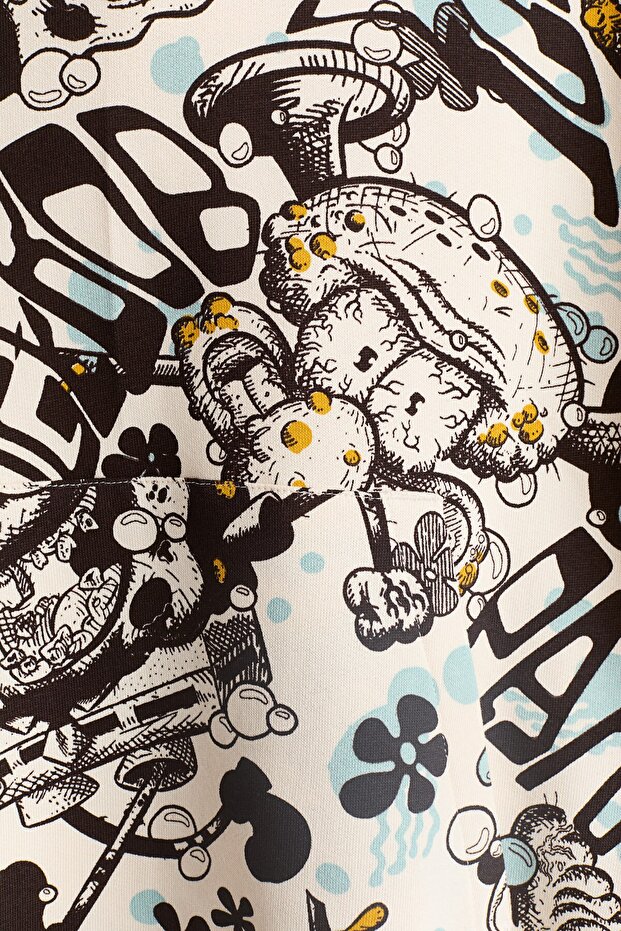 Kapüşonlu ve Baskılı Üst - 2