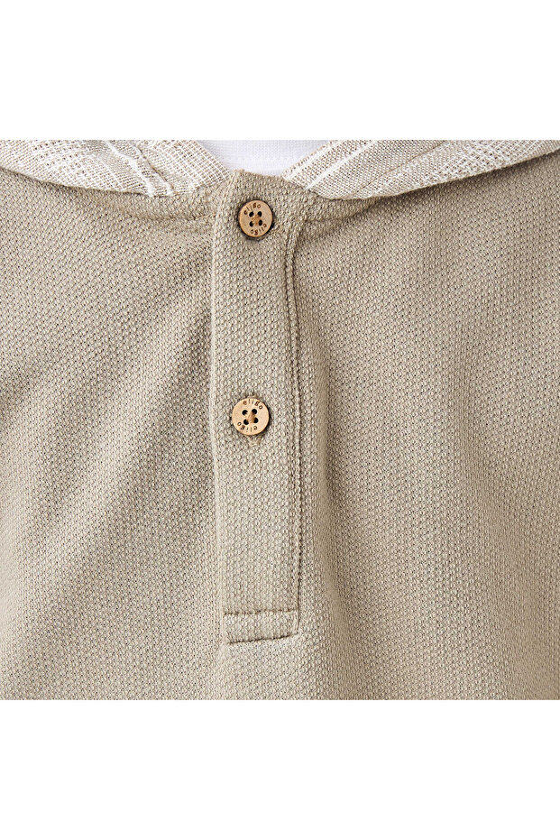 كنزة صوفية بغطاء رأس سادة مزينة بأزرار - 5