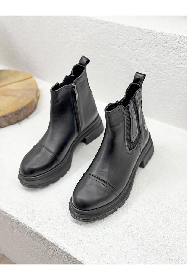 D25Kb-1660 Solely Leather Boots with Rubber Detail for Women
