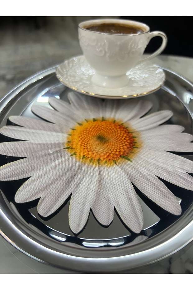 6 Pieces Daisy Pattern Stain-Resistant Gardenia Fabric Leather-Like Laser Cut Cocktail Presentation Napkins