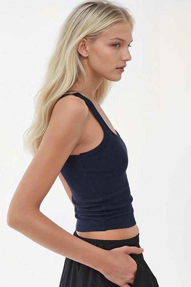 BUSEM Vücuda Oturan U Yakalı Örme Askılı Bluz - 2