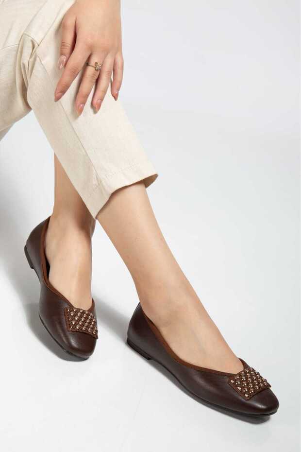 Lightweight, Attracting Attention with Its Simplicity, Does Not Make Noise When Walking, Everyday Ballet Flats