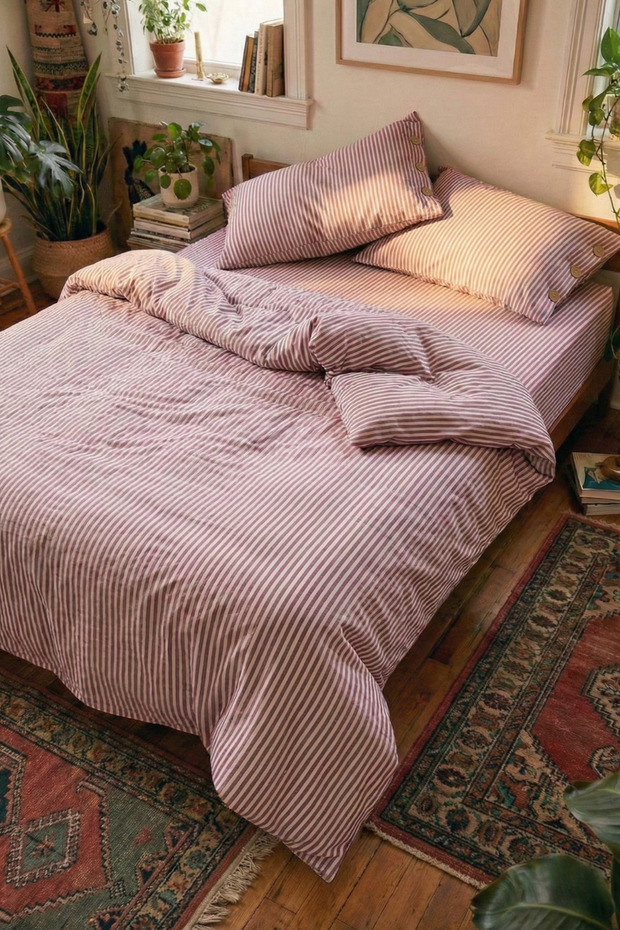 Pure | Fine Line Duvet Cover Set Double - Oxford Design with 3 Wooden Buttons - Wide Sheet Included