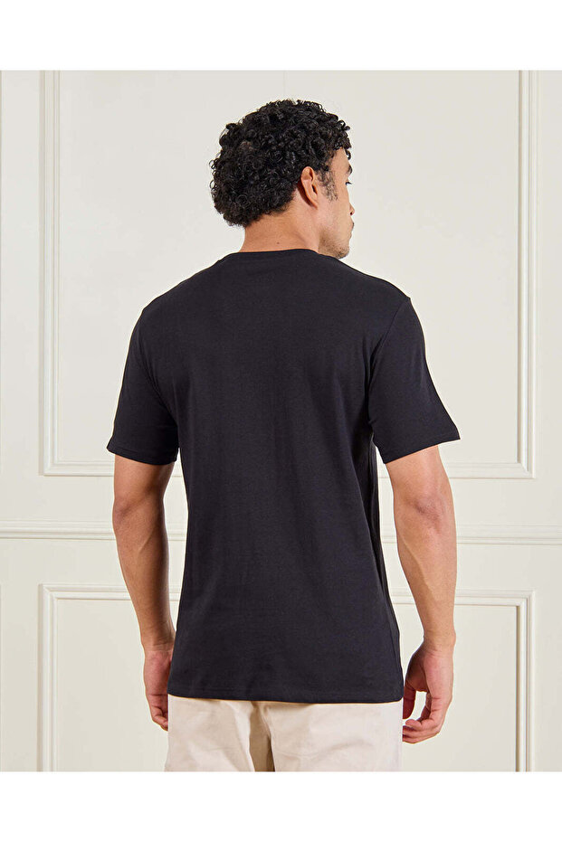 تي شيرت رجالي أسود أساسي برسومات جرافيكية - 3