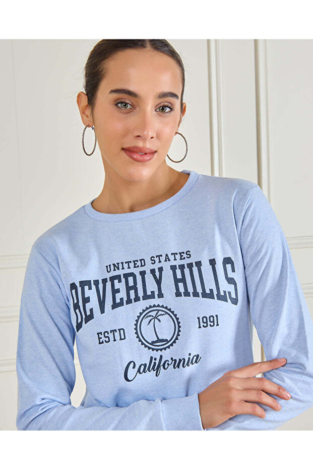 سويت شيرت نسائي أساسي مطبوع باللون الأزرق - 4