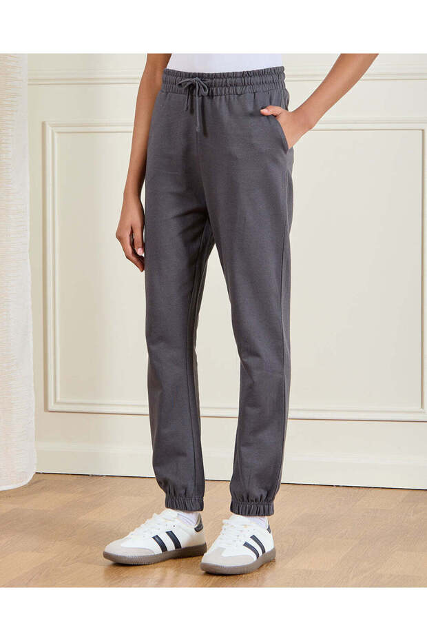 بنطال رياضي أساسي رمادي للفتيات الكبيرات - 1