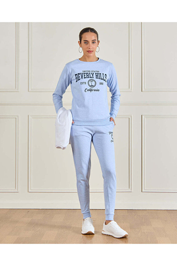 سويت شيرت نسائي أساسي مطبوع باللون الأزرق - 2