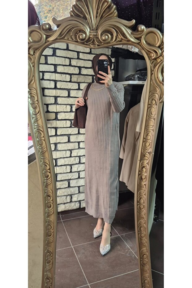 Kolyeli triko elbise - 1