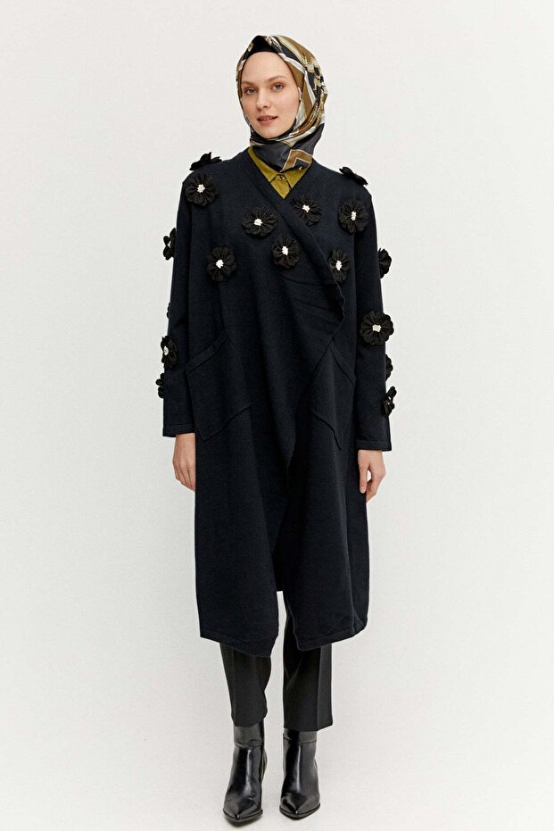 Çiçek Aplikeli Triko Hırka - 1