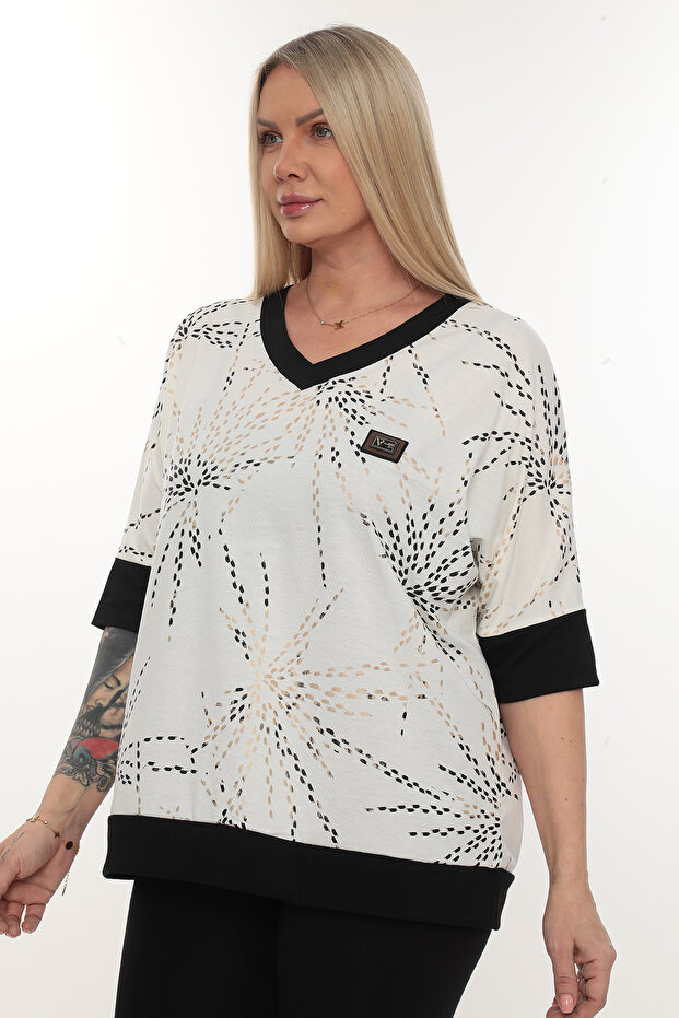 مقاس كبير مطبوع برقبة على شكل حرف V - 2