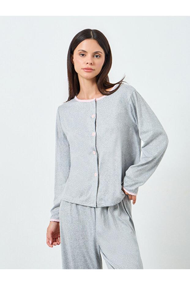 أطقم بيجاما طويلة بفتحة أمامية سادة، تتكون من بلوزة وبنطال - 2