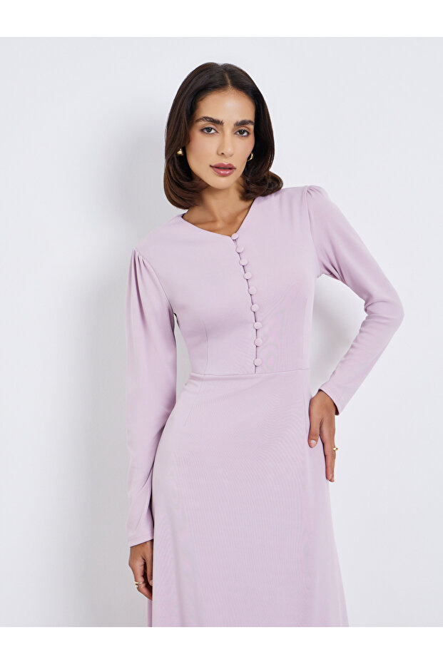 فستان ماكسي بأكمام منفوخة وأزرار بلون موحد - 2