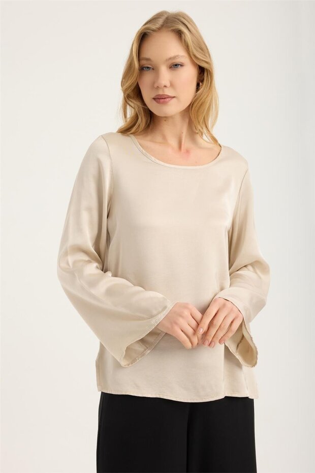 بلوزة برقبة دائرية - 1