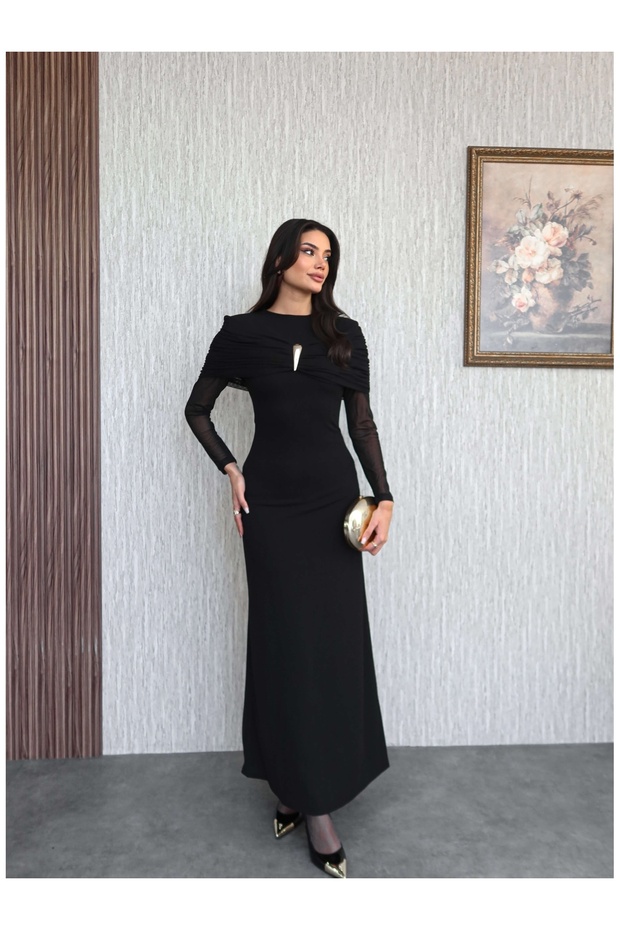 Long Dress with Tulle Sleeve Accessory