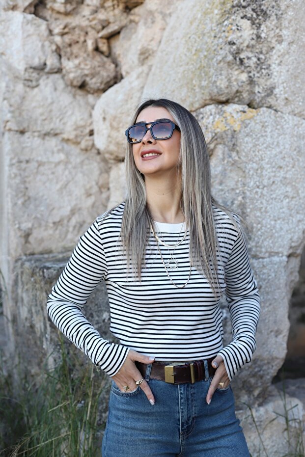 بلوزة أساسية مخططة باللون الأسود - 1