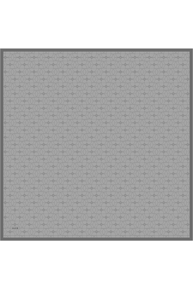 وشاح حريري منقوش بشعار باللون الرمادي الفاتح - 1