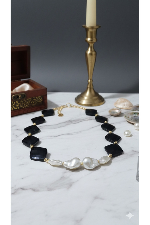 A Quality Big Beaded Yassi Acrylic Design Women's Necklace