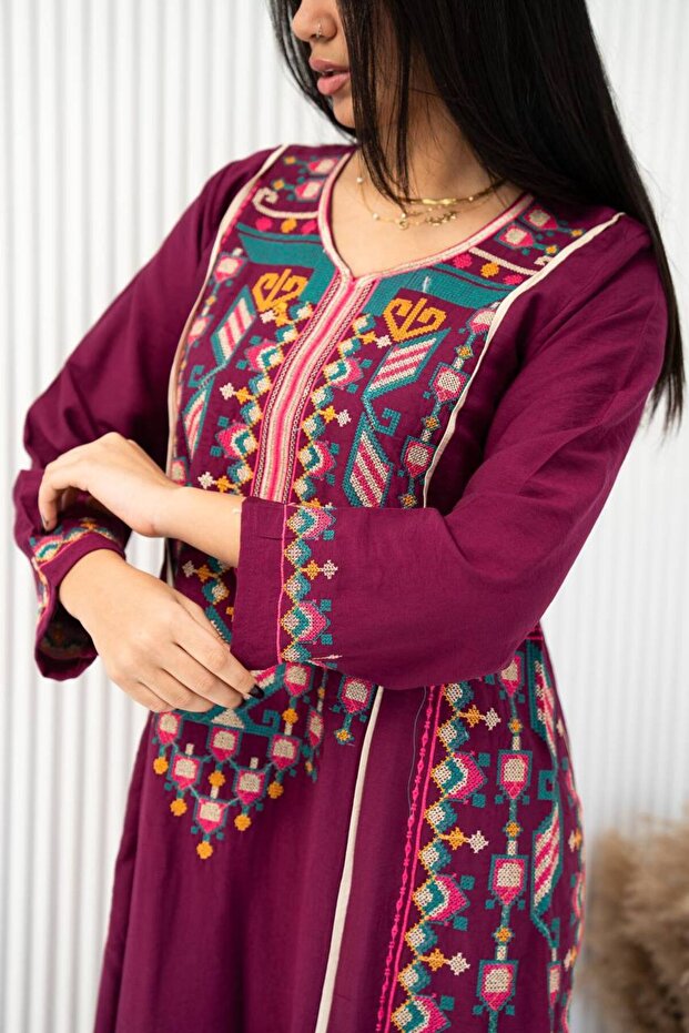 جلابية كتان مطرزة بنقوش تراثية فاخرة SM - 3