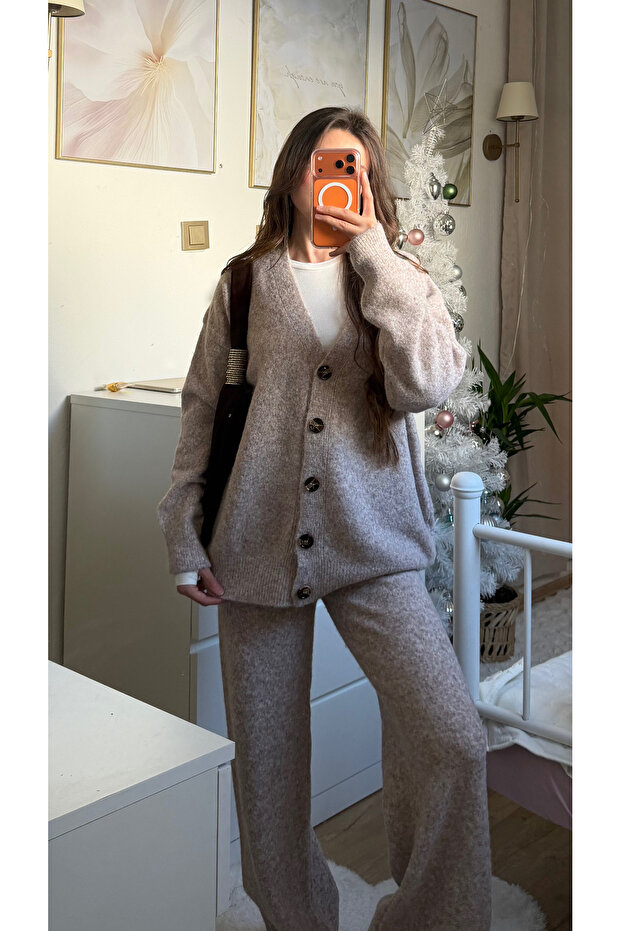 Soft Doku Oversize Bej Triko Hırka - 1