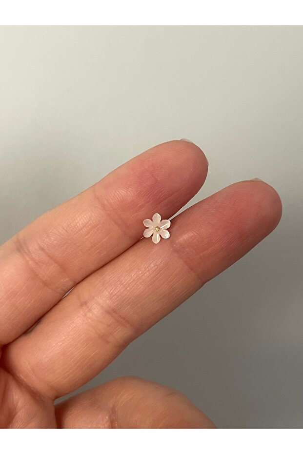 Manolya çiçeği gümüş piercing