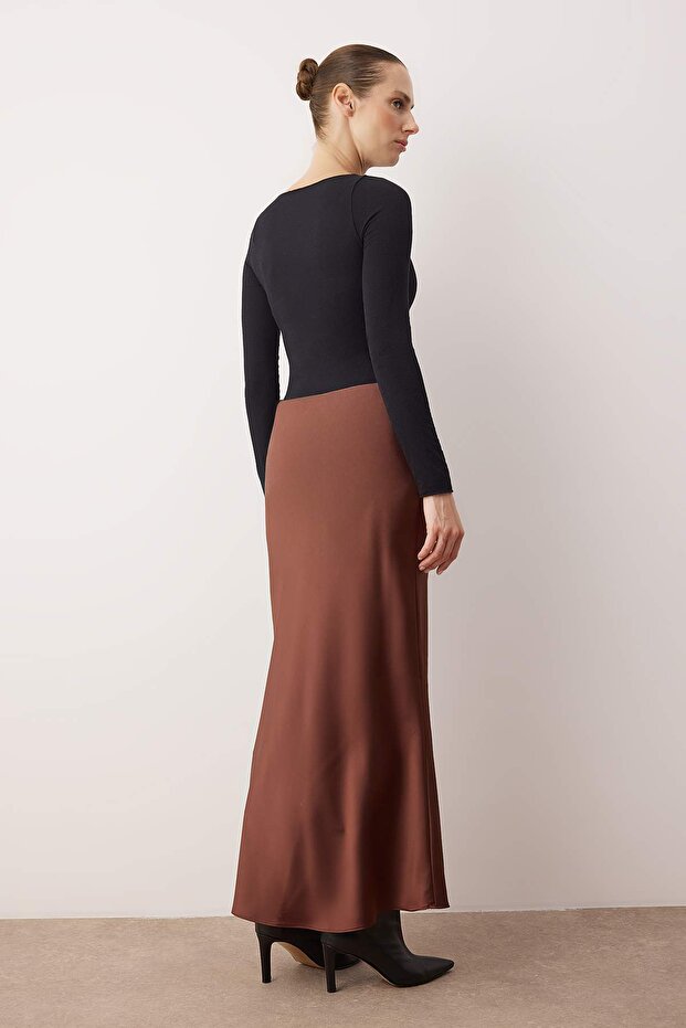 Dark Brown Fish Cut Satin Maxi Length Woven Skirt Twoaw24Et00358 - 4