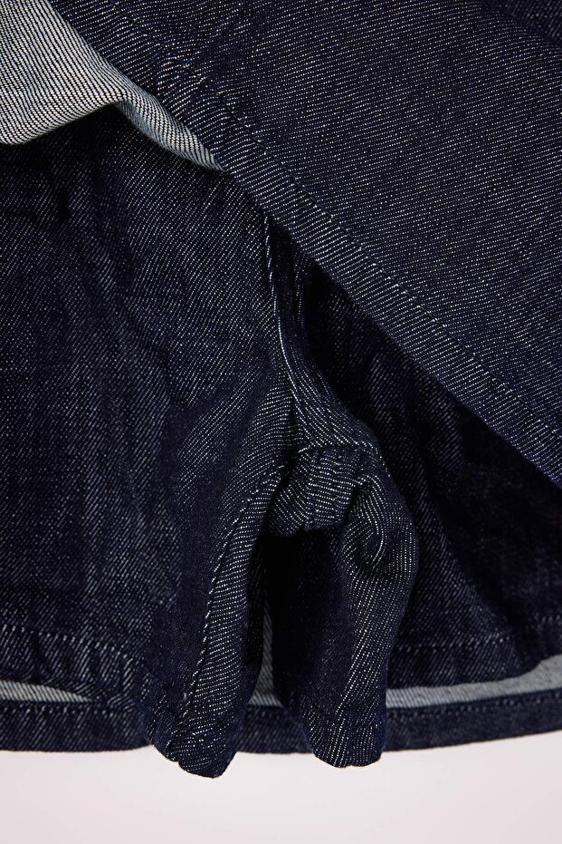 Koyu Mavi Kemer Detaylı Arkası Etek Görünümlü %100 Pamuk Non-Stretch Denim Şort Etek TBBSS26AP00004 - 8