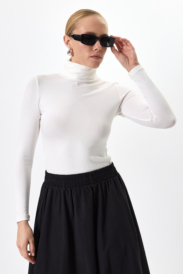 White Turtleneck Long Sleeve Slim Fit Blouse 2504