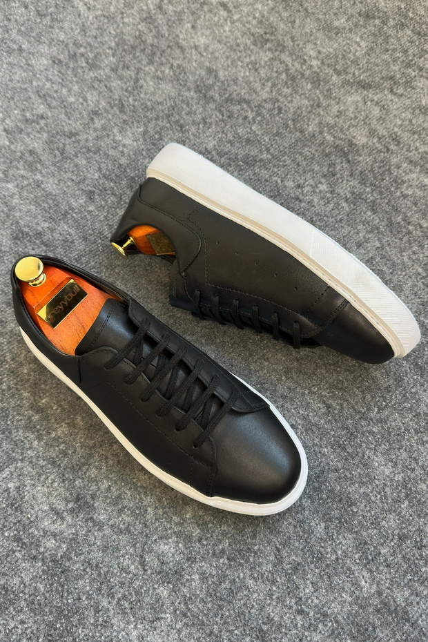 Black Leather Men's Sneakers-Black Lightweight Comfortable and Stylish Men's Sneakers