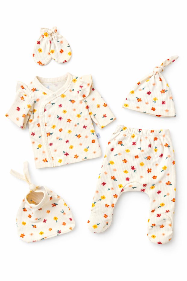 Crispy Flowers Cream 5-Piece Newborn Baby Girl Hospital Release Set