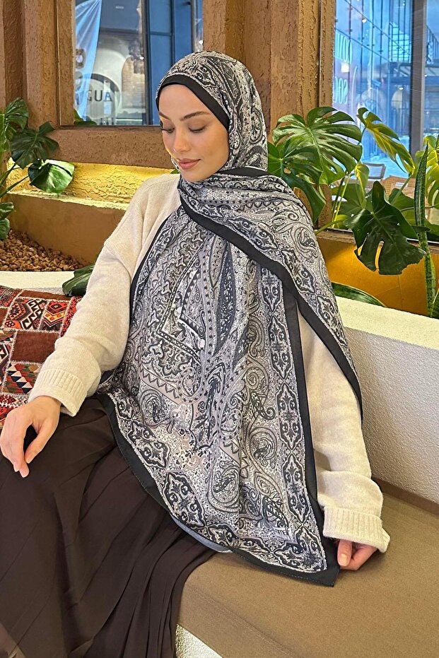 شال ناعم بنمط ريترو باللون الأسود - 3